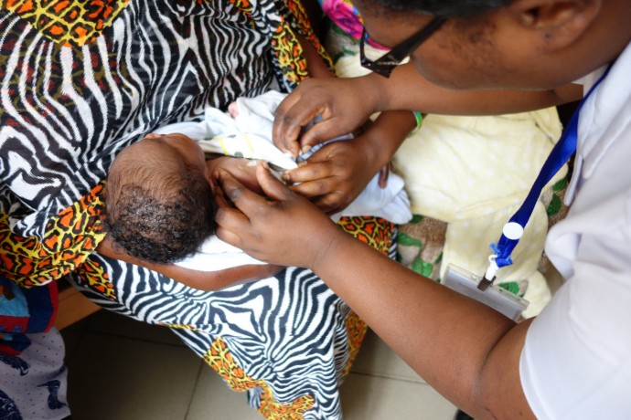A baby is vaccinated against tuberculosis. Photo: PATH. 