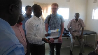 Mulenga Malata of Simoonga Clinic explains to Markus Bekken of UiO what immunization data nurses capture in the child health card. Photo: Fred Njobvu.